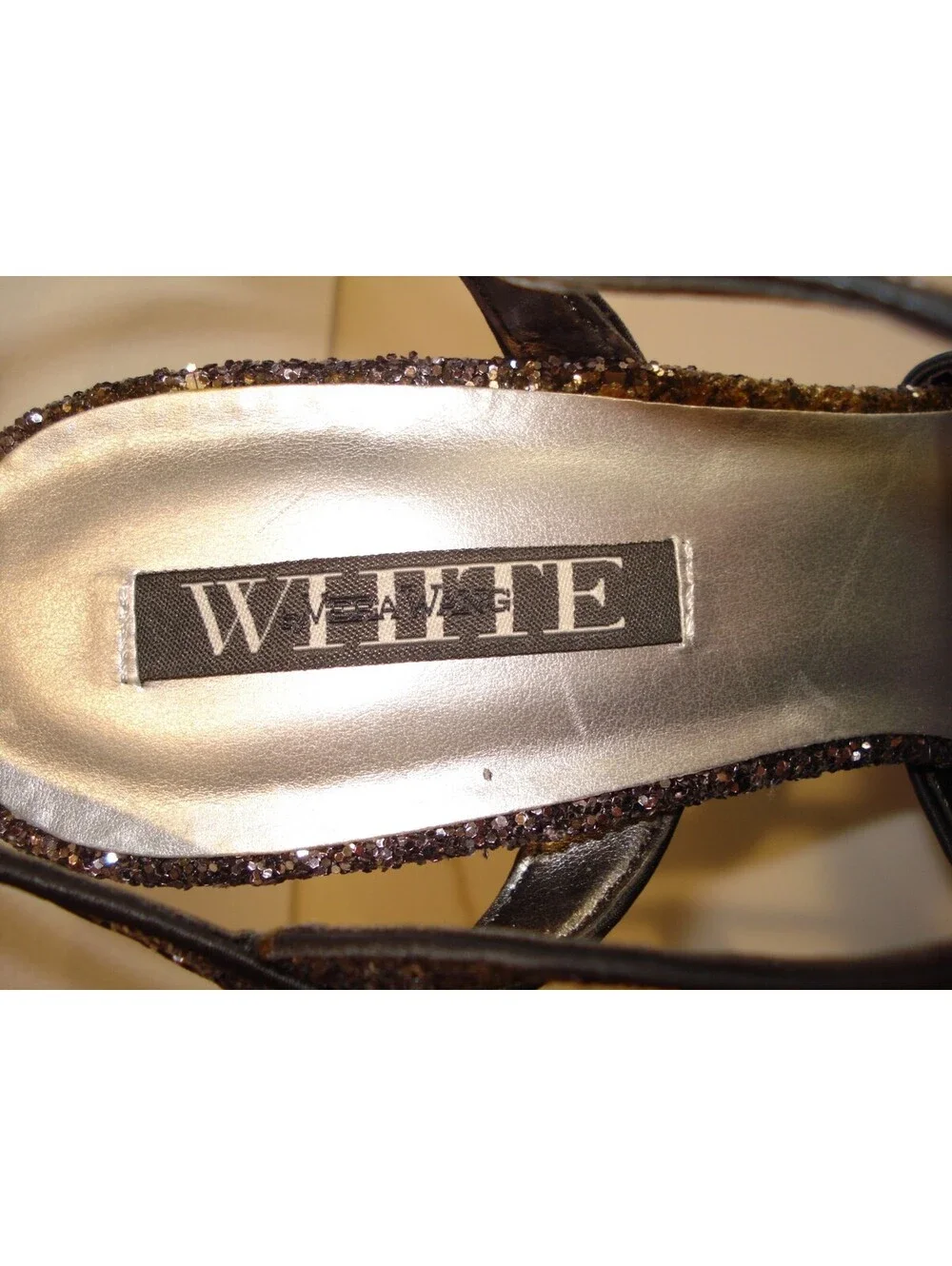BNWT White by Vera Wang Grey & Black Glitter Heels / Sandals Women's Size 10